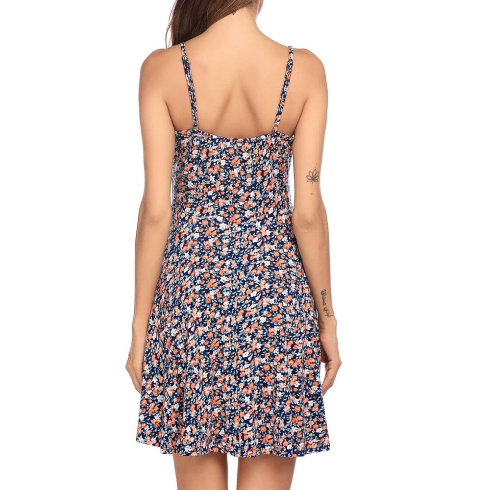 Dress - Picture 3 of 10